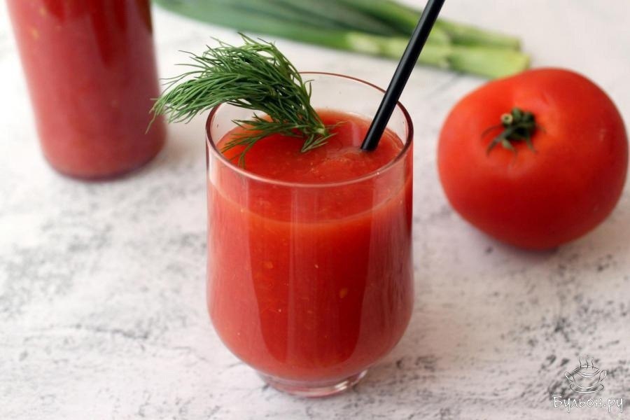 Приготовление томатного сока на зиму. Томатный сок. Томатный сок на зиму. Томатный сок домашний. Сок из помидор.