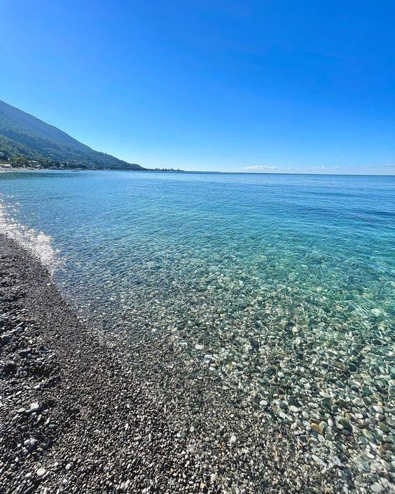 Погода а пицунде. Пицунда 2023. Пицунда море. Пицунда море спокойное. Море в Пицунде сейчас.