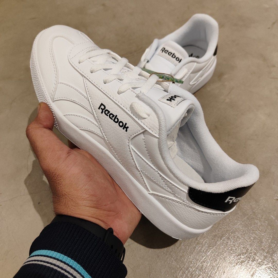 Reebok smash edge s. Кроссовки кожаные белые крутые. Белые женские кроссовки эко. Кроссовки эко кожа. Эко кроссовки 2008-2009 женские белые.