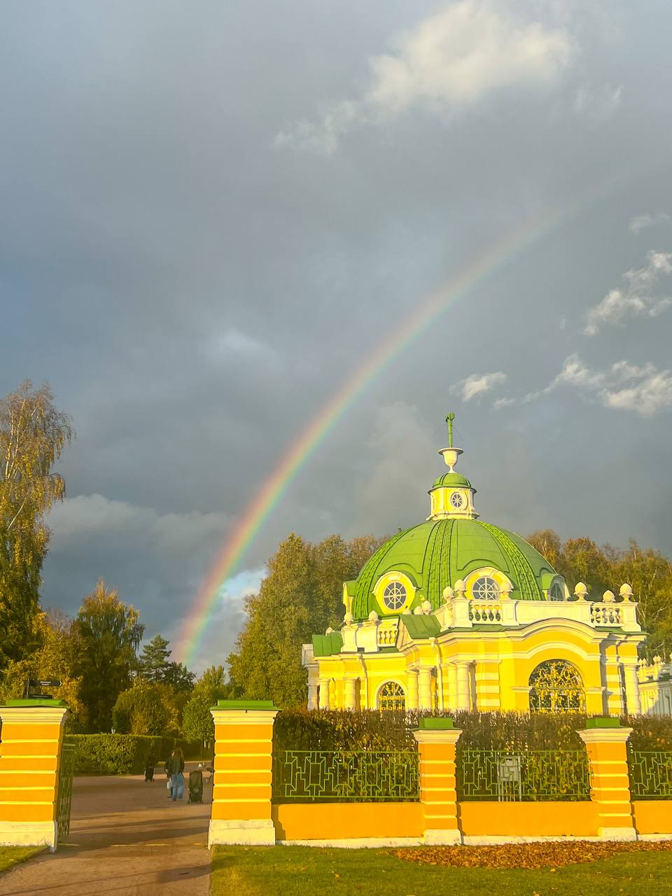 Увидеть радугу на троицу. Радуга осенью. Молния и Радуга в одном кадре. Поймать радугу. Когда увидел радугу.