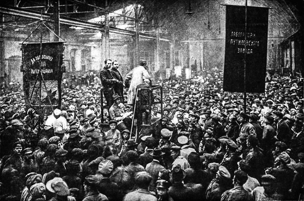 Увольнение рабочих на путиловском заводе. Февральская революция 1917 Путиловский завод. Забастовка рабочих Путиловского завода 1917. Путиловский завод 1905 год. Февральская революция 1917 забастовка на Путиловском заводе
