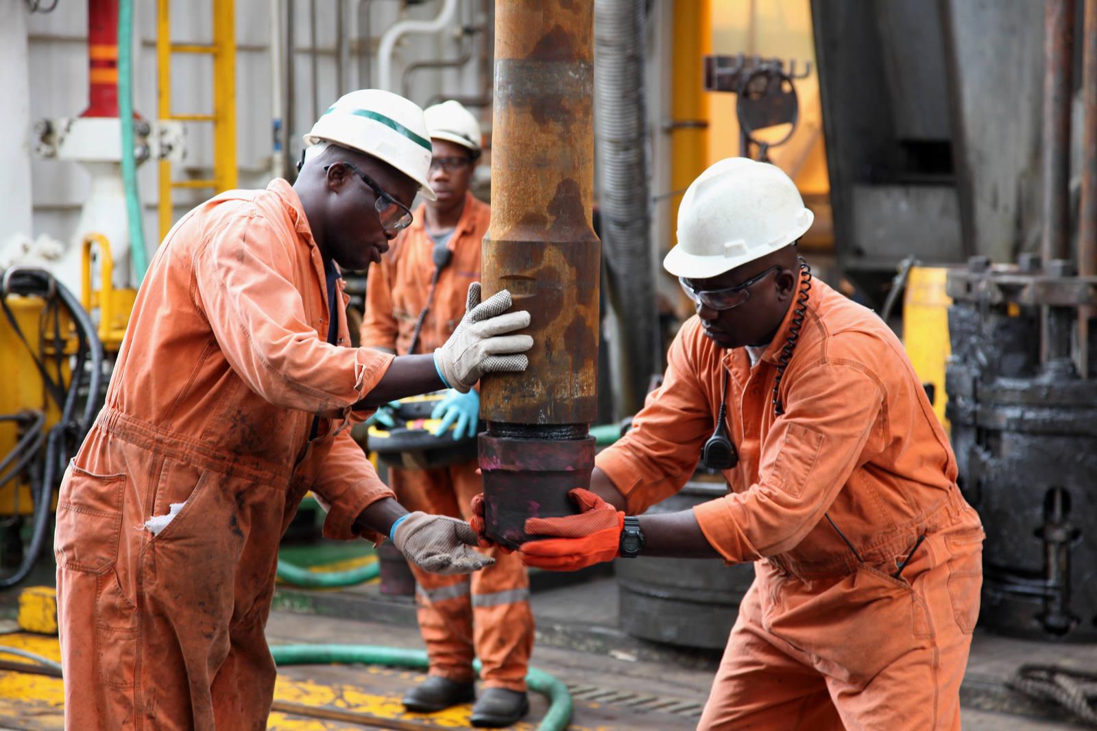 Производители нефти в африке. Нефть в Африке. Добыча нефти в Африке. Нефтеперерабатывающая промышленность Африки.. Заводы в Африке.