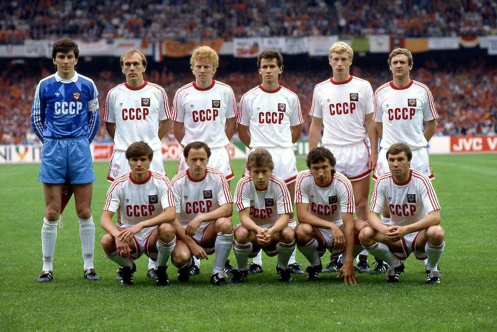 Страна 1988. Сборная СССР евро 1988. Сборная ФРГ 1988. Сборная СССР по футболу на чемпионате Европы 1988. Алексей Михайличенко сборная СССР че 1988\.