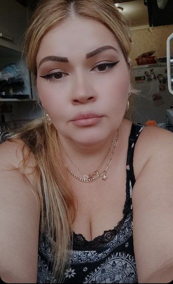 Ер адам камерада мастурбация жасайды