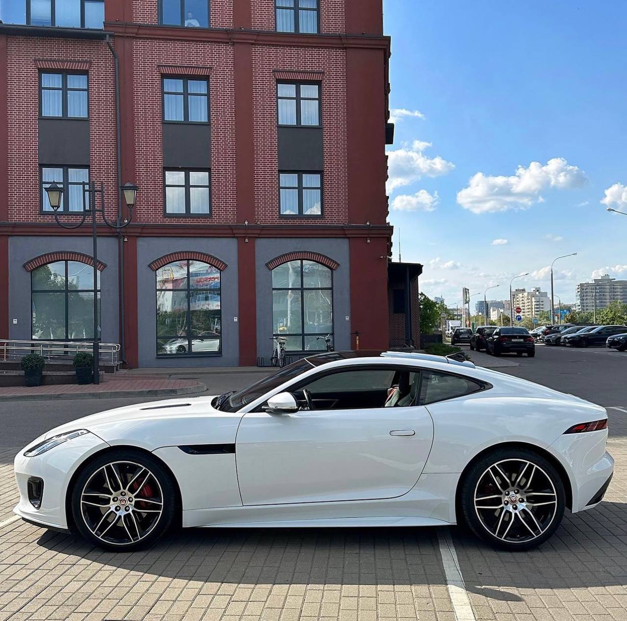 Aston Martin db12 Vantage