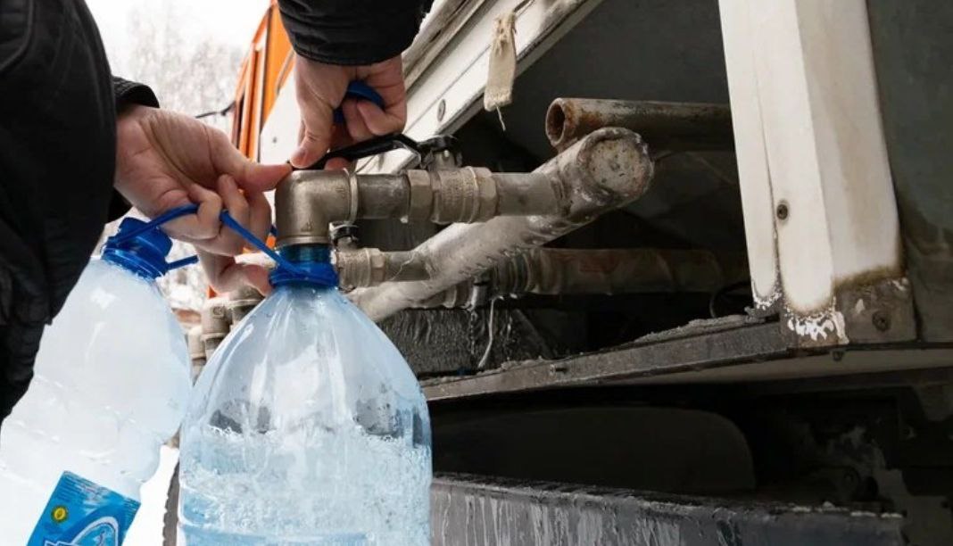 Отключение воды томск береговая. Томск горячая вода новости. Подвоз воды. Холодная вода томск. Выключение воды.